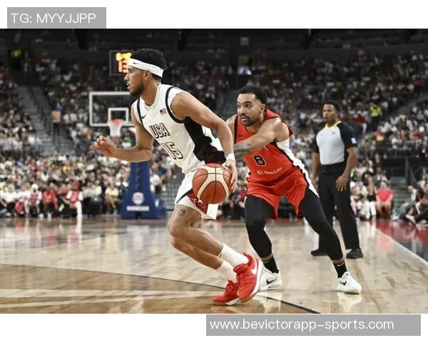 布克上半场表现出色却因伤退场10分钟内贡献11分2篮板3助攻 布克上半场表现出色却因伤退场10分钟内贡献11分2篮板3助攻