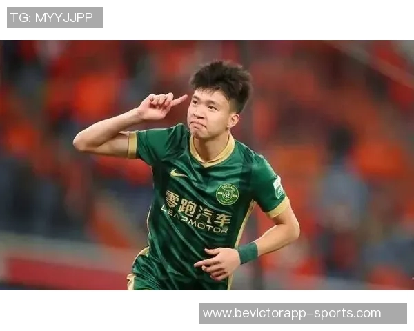 何超手球染黄引争议裁判漏判浙江进攻王钰栋愤怒砸球抗议