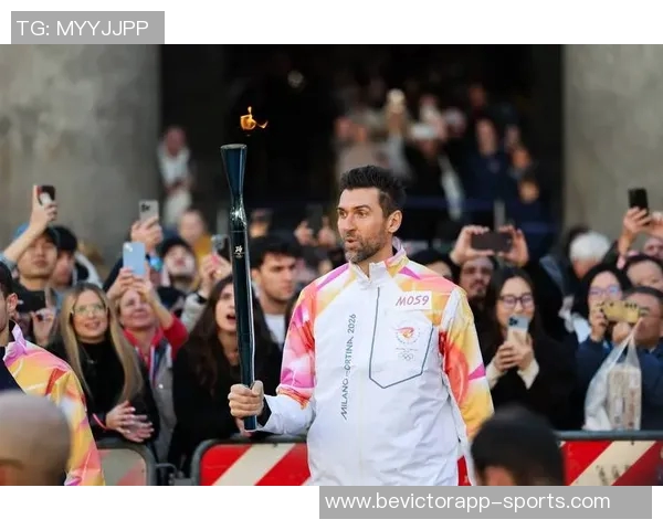 巩晓彬即将启程前往意大利罗马担任米兰冬奥会火炬手展现中国风采